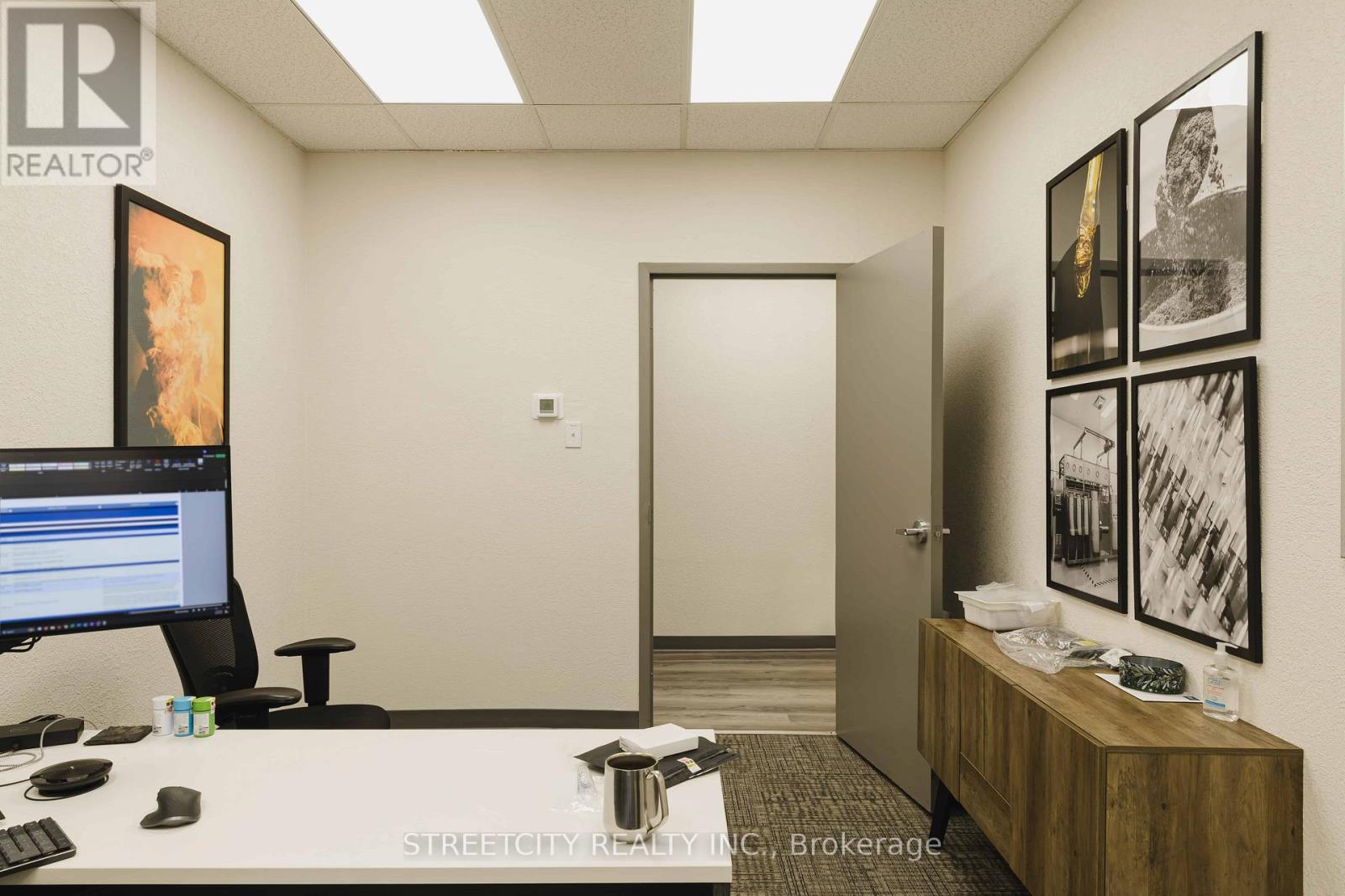 215 - 516 JOHN STREET N