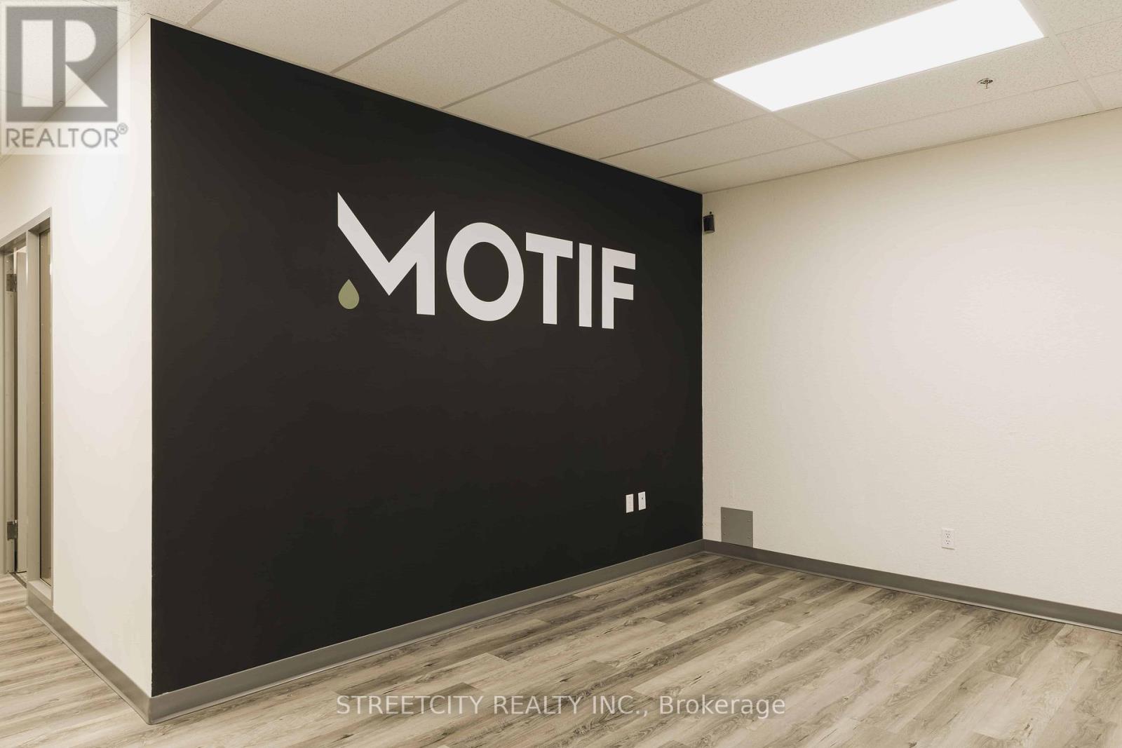 215 - 516 JOHN STREET N