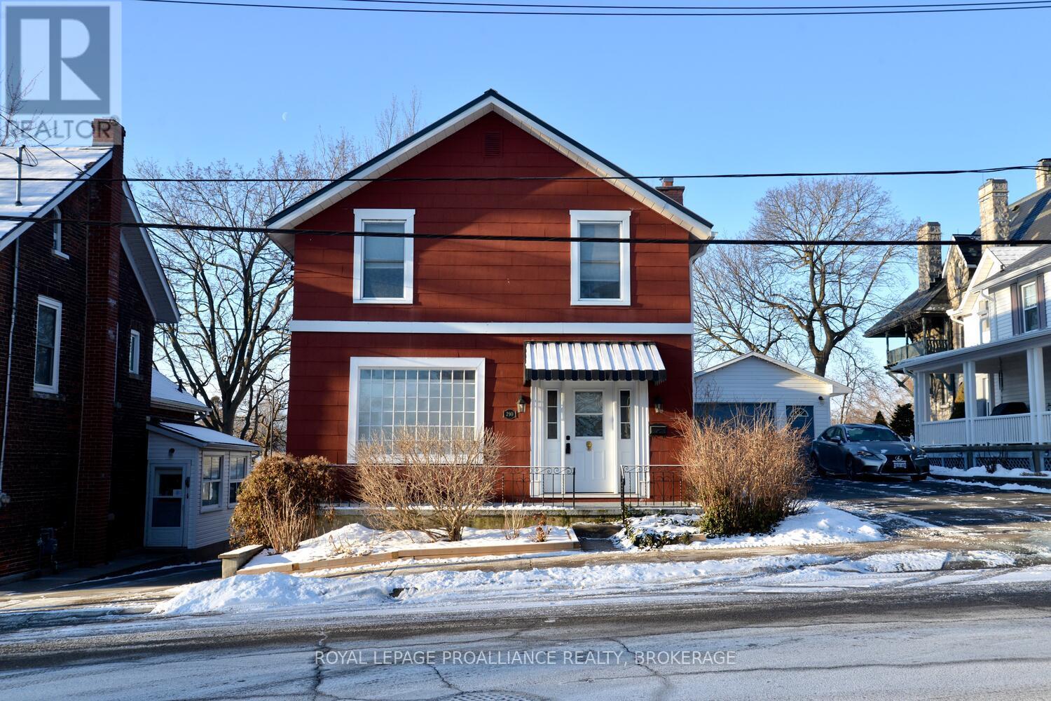 290 STONE STREET S