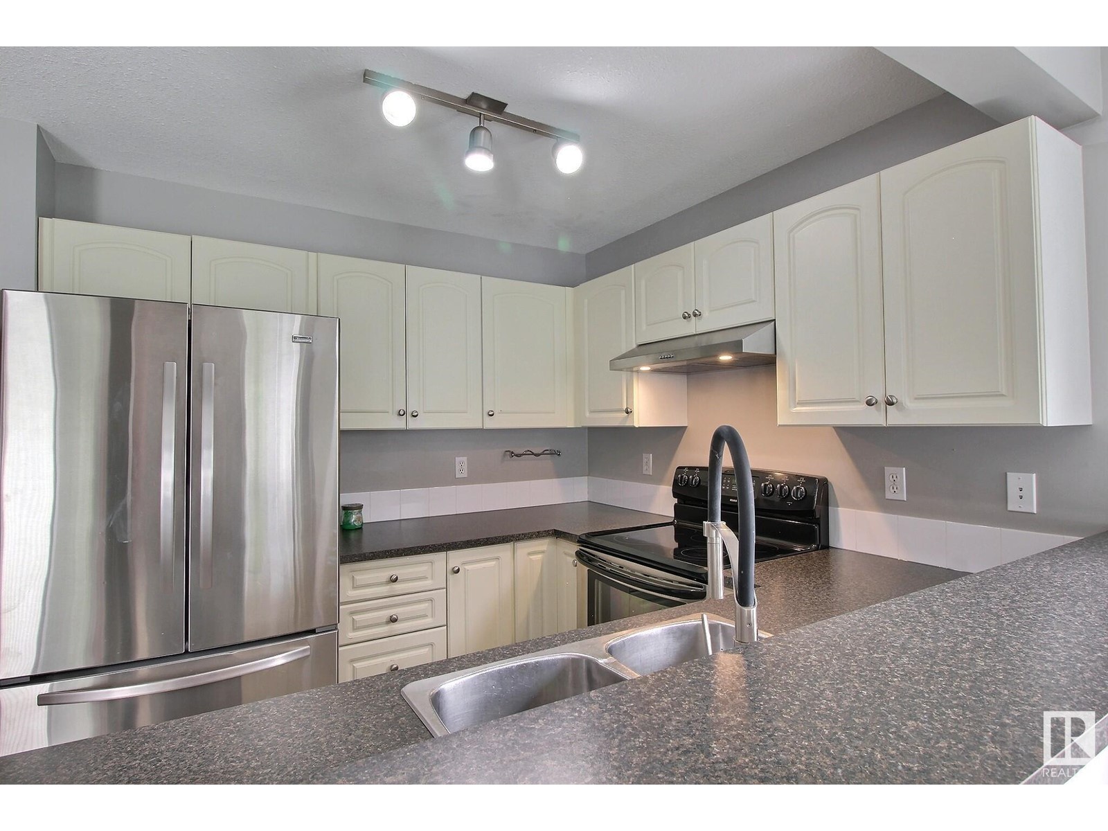 #123 230 EDWARDS DR SW