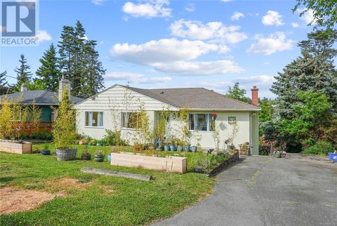 736 Jasmine Ave Saanich BC V8Z2N9