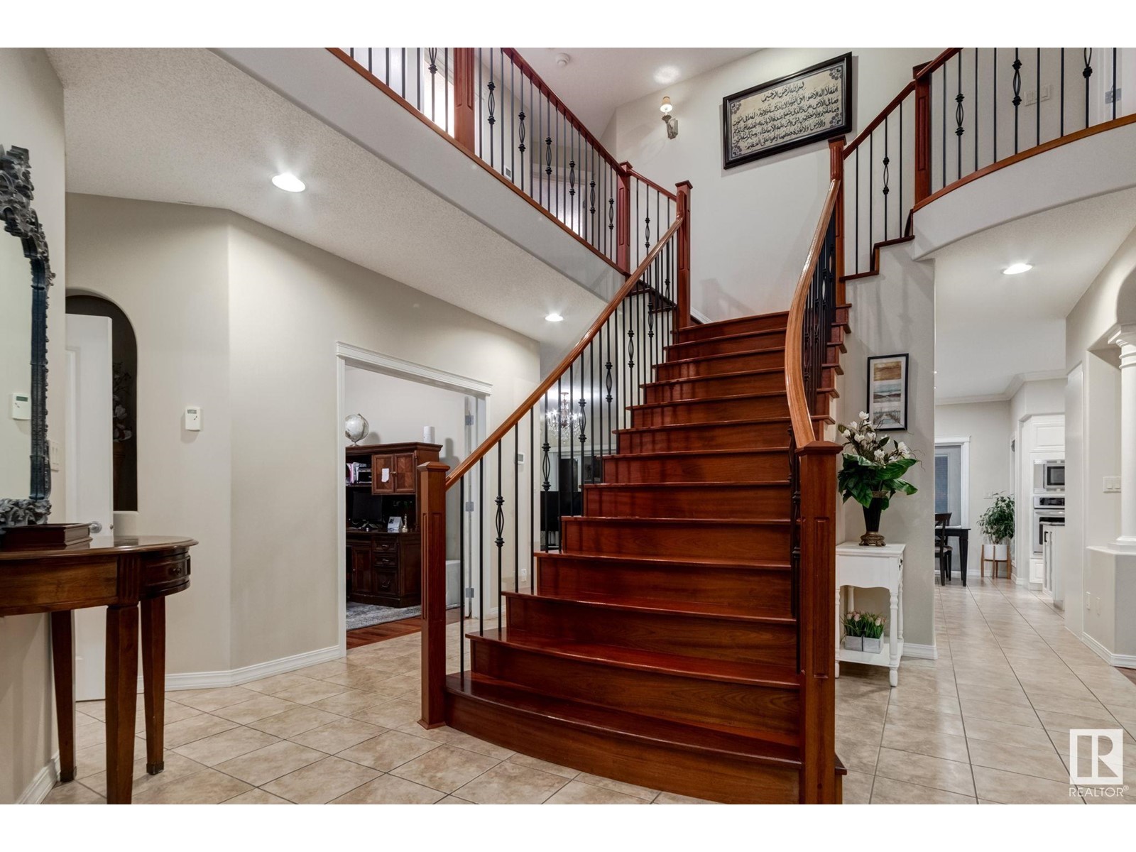 203 DARLINGTON CR NW