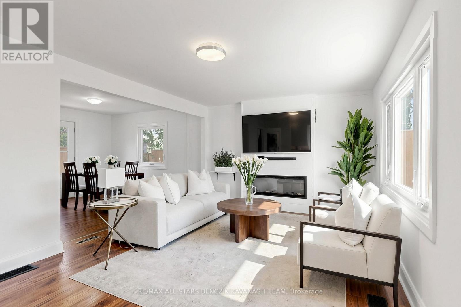 522 SHEPPARD AVENUE