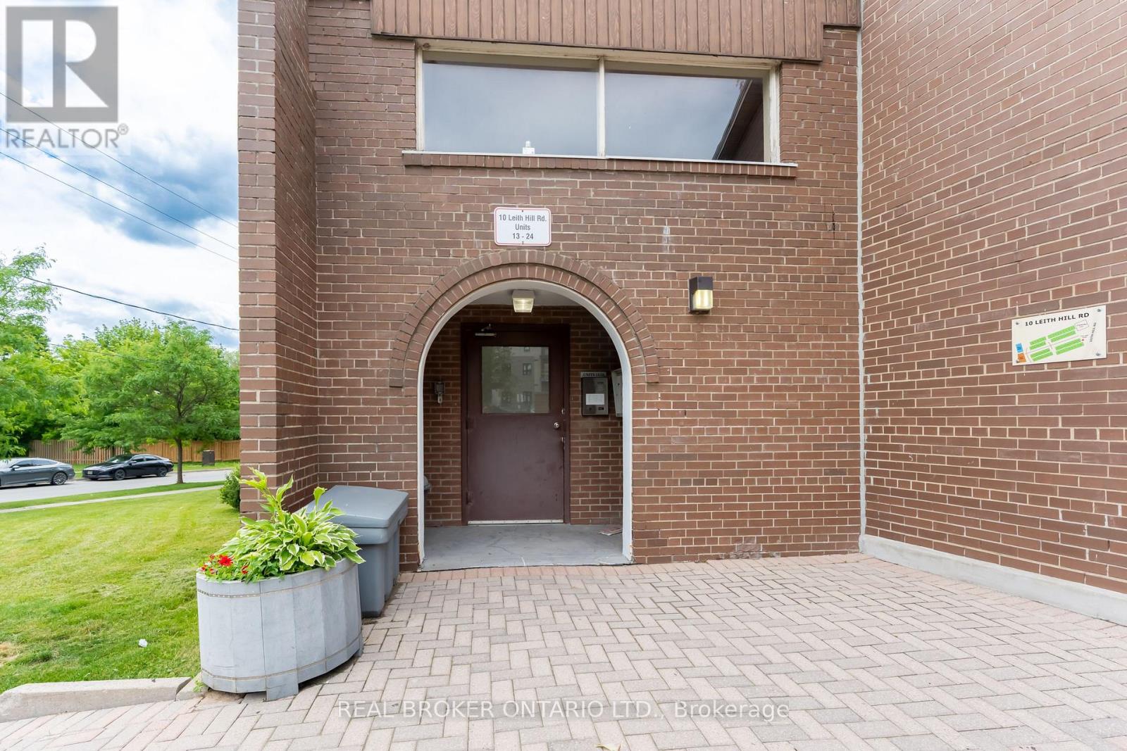 Photo 1 of 30 — 15 - 10 LEITH HILL ROAD Unit 15, Toronto (Don Valley Village), ON M2J1Z2