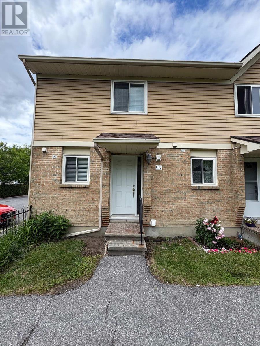 Photo 1 of 21 — 6 - 104 VALLEY STREAM DRIVE Unit 6, Ottawa, ON K2H9E1