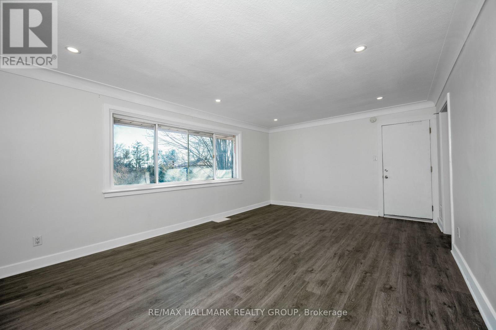 3 - 181 SWITZER AVENUE W