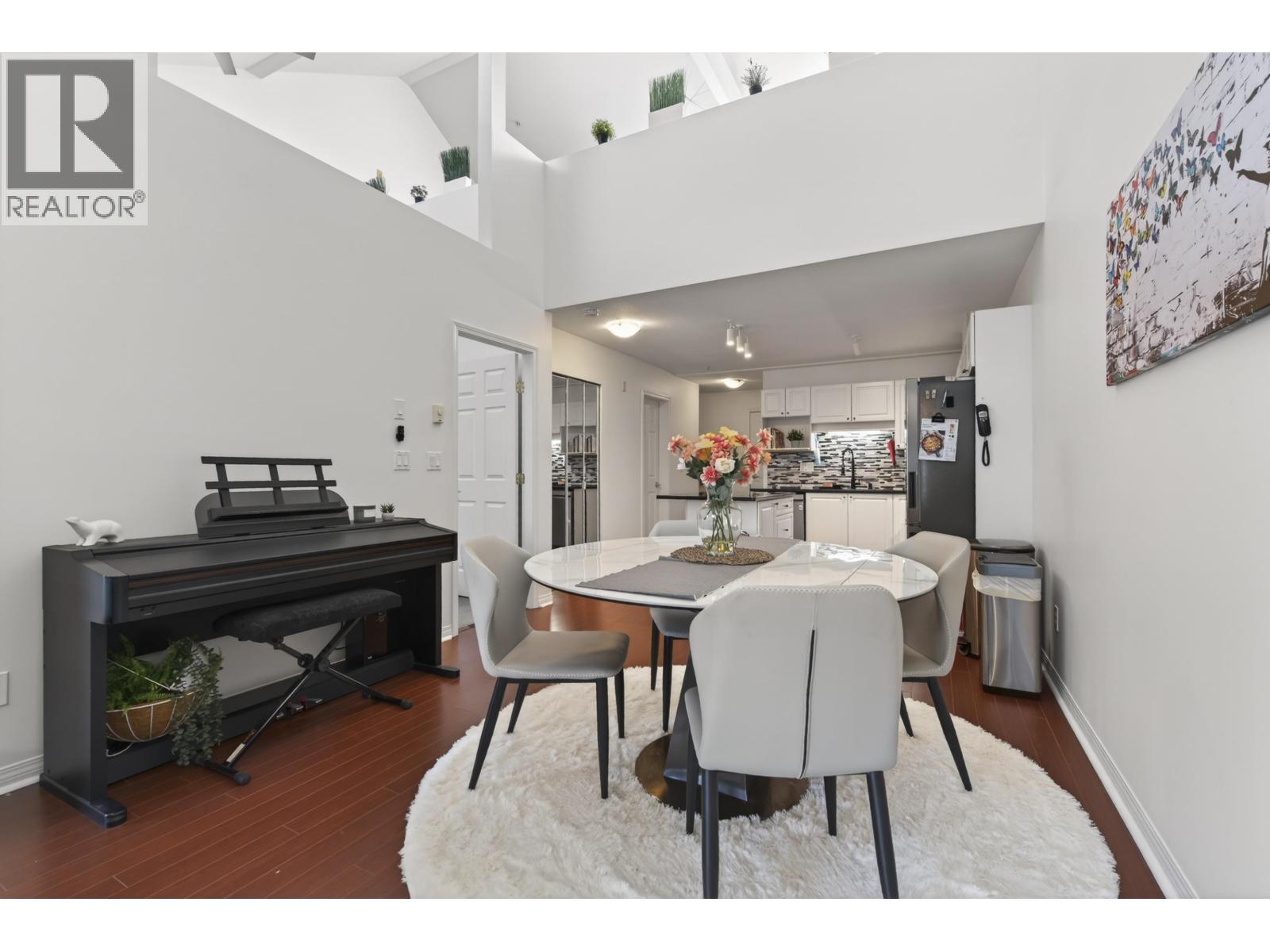 306 1999 SUFFOLK AVENUE