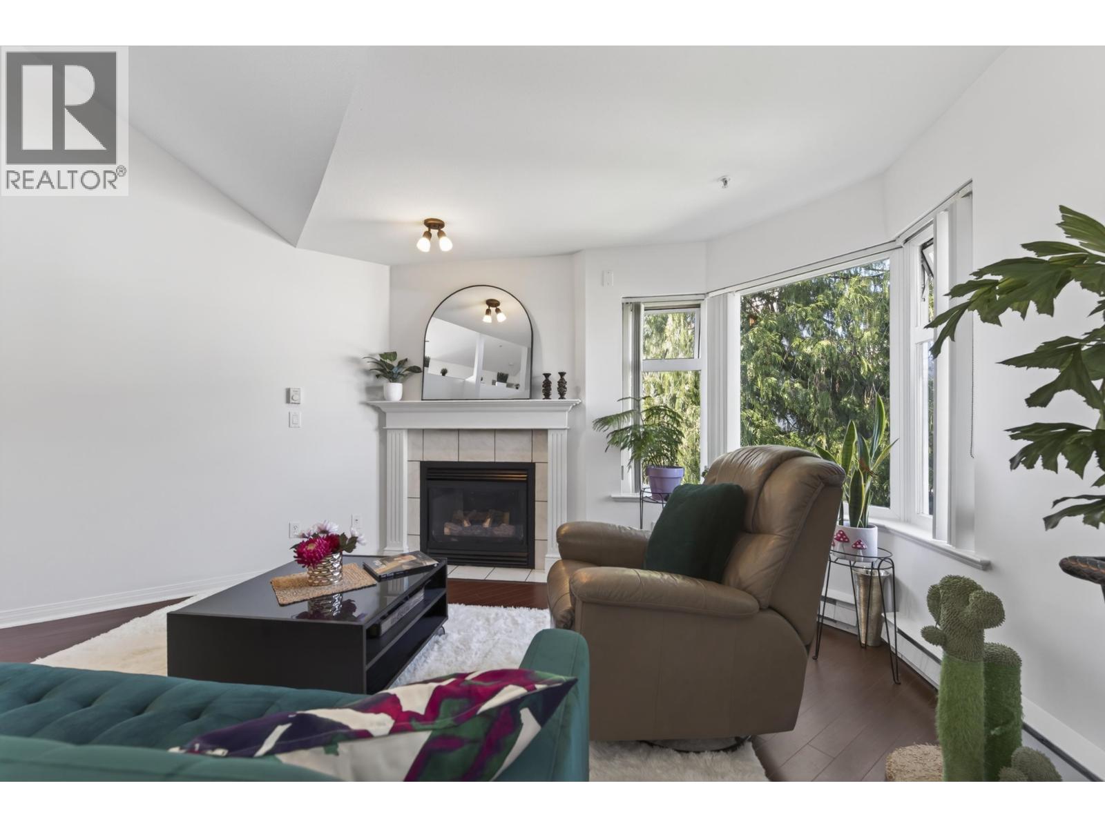 306 1999 SUFFOLK AVENUE