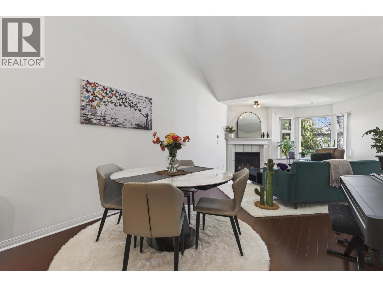 306 1999 SUFFOLK AVENUE