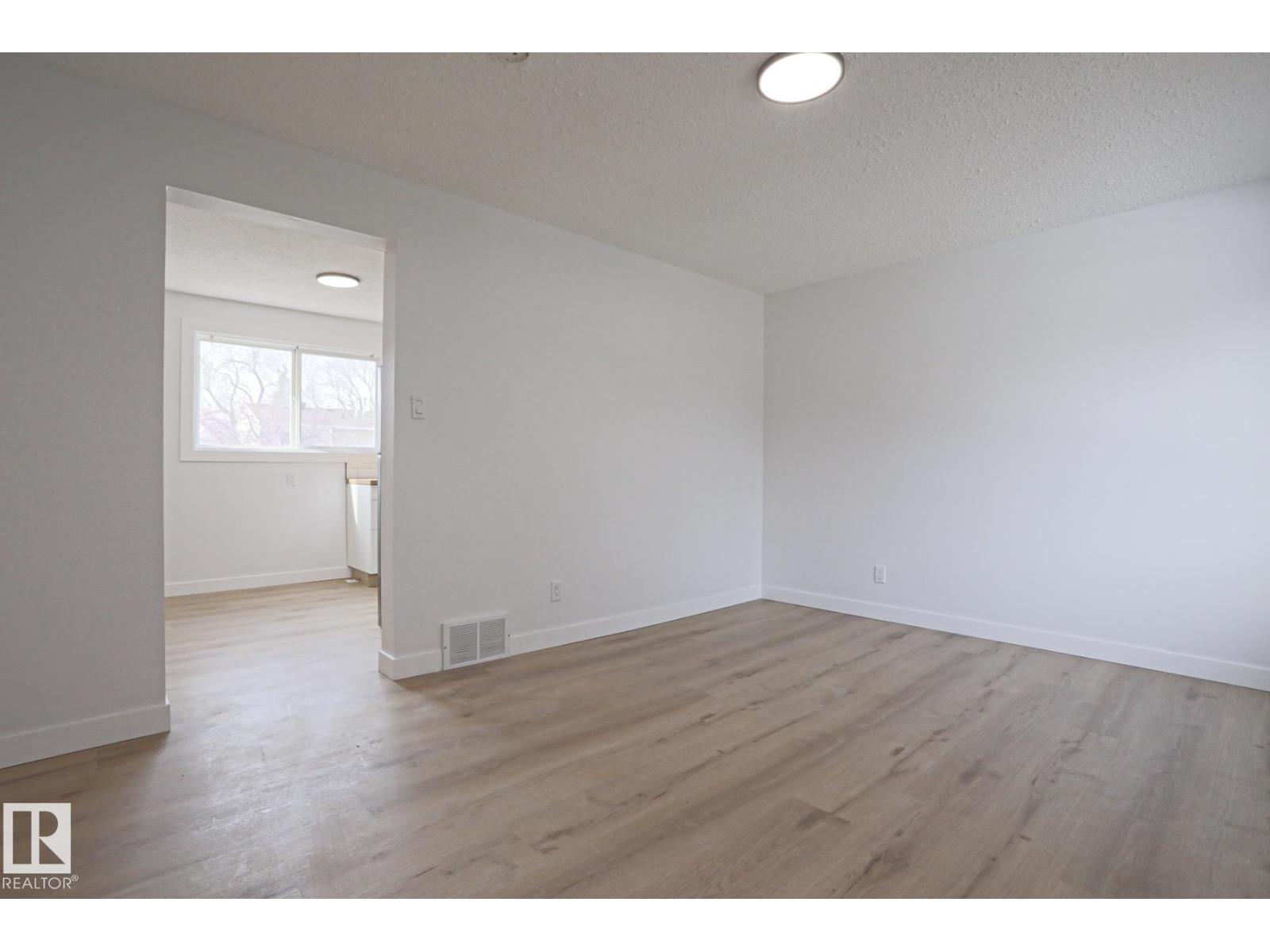 32 HABITAT CR NW