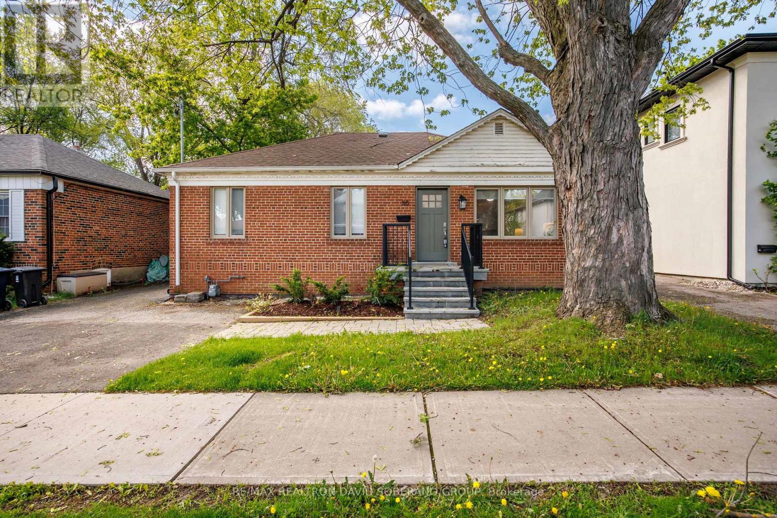 Photo 1 of 47 — 35 ALMORE AVENUE, Toronto (Clanton Park), ON M3H2G9