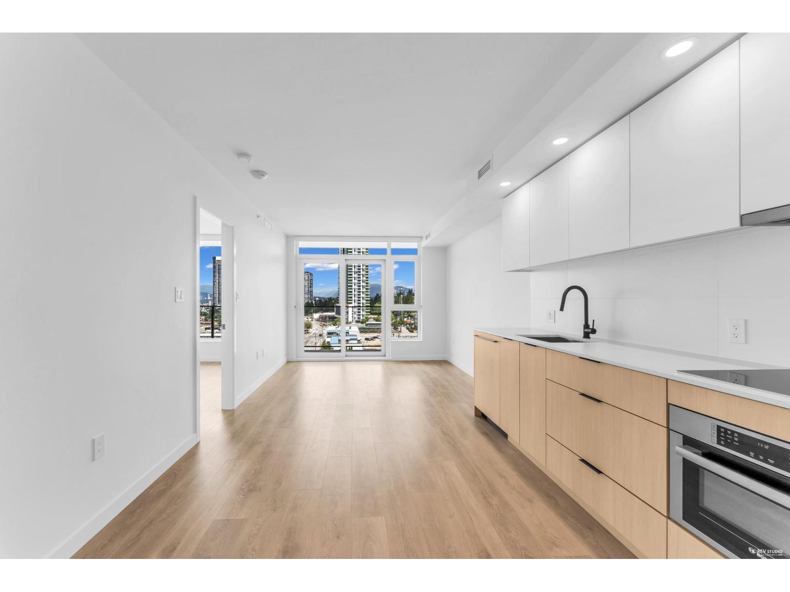 1111 13738 CENTRAL AVENUE