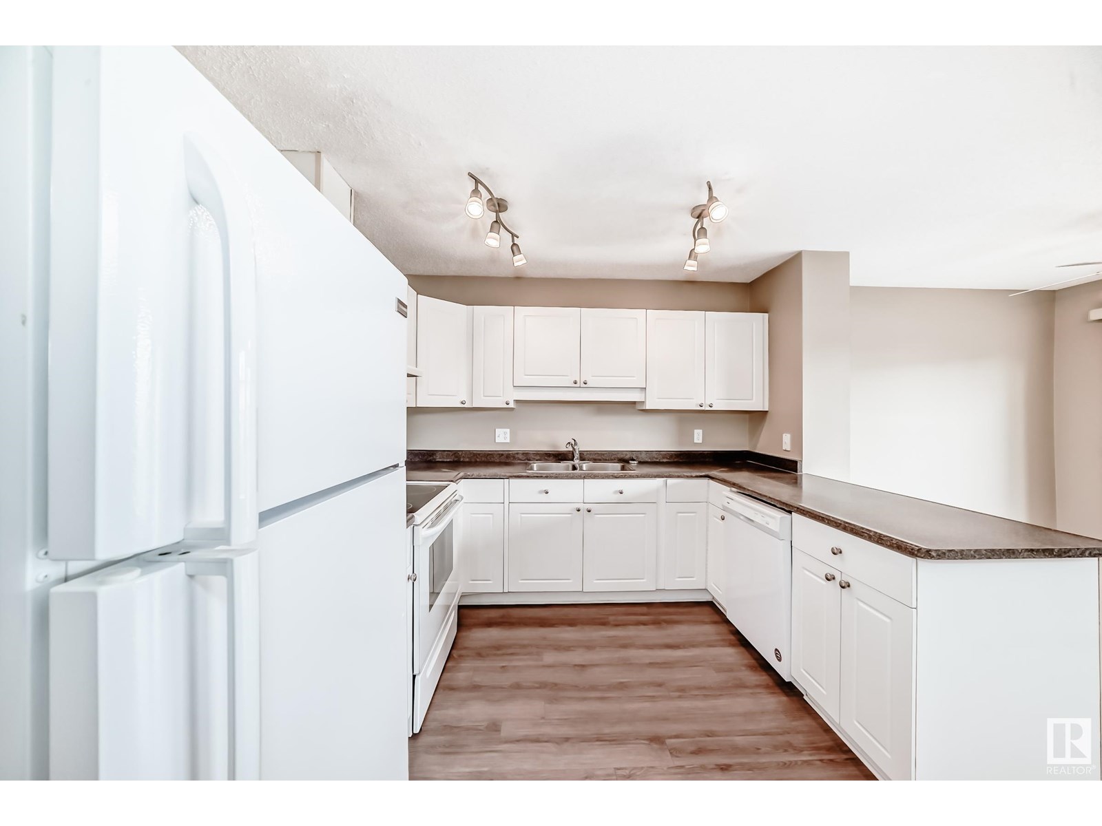 3018 30 AV NW
