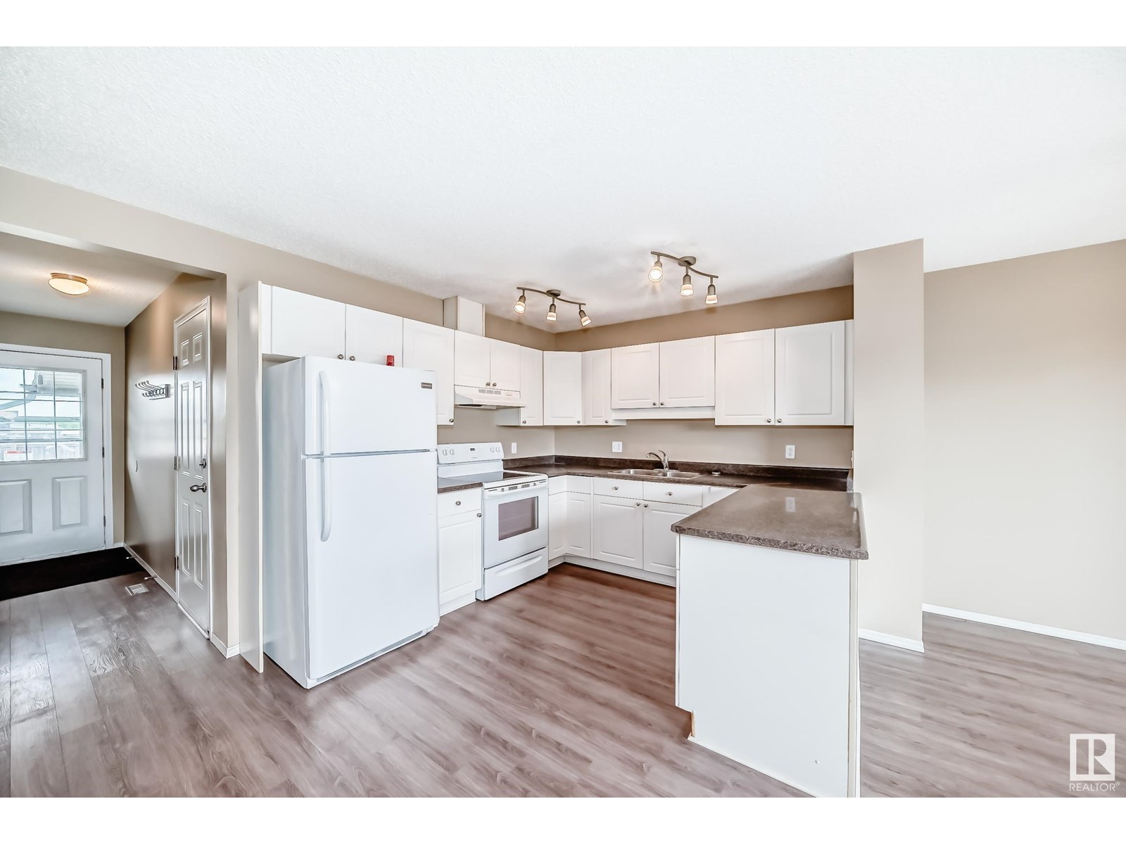 3018 30 AV NW