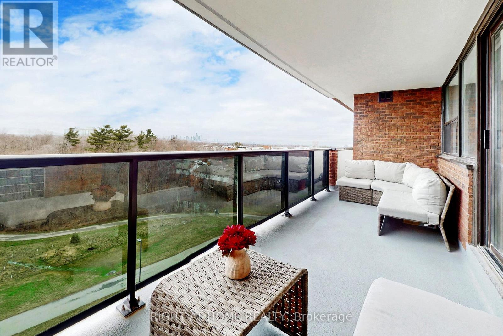 812 - 3501 GLEN ERIN DRIVE