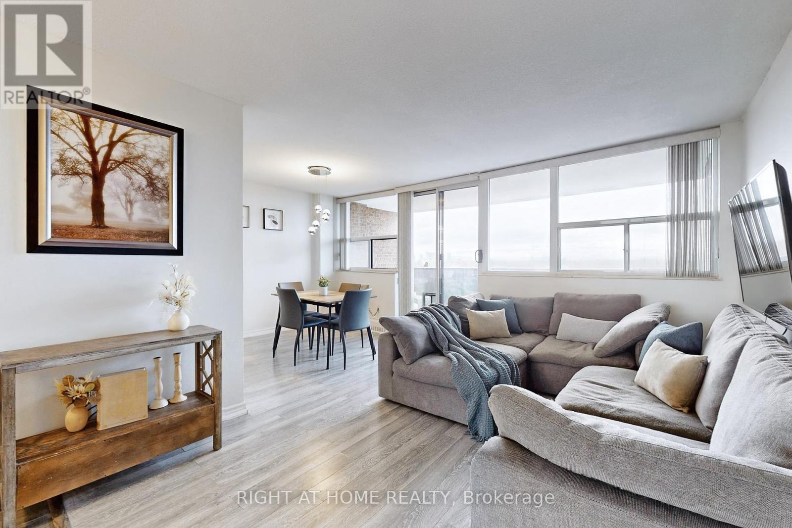 812 - 3501 GLEN ERIN DRIVE