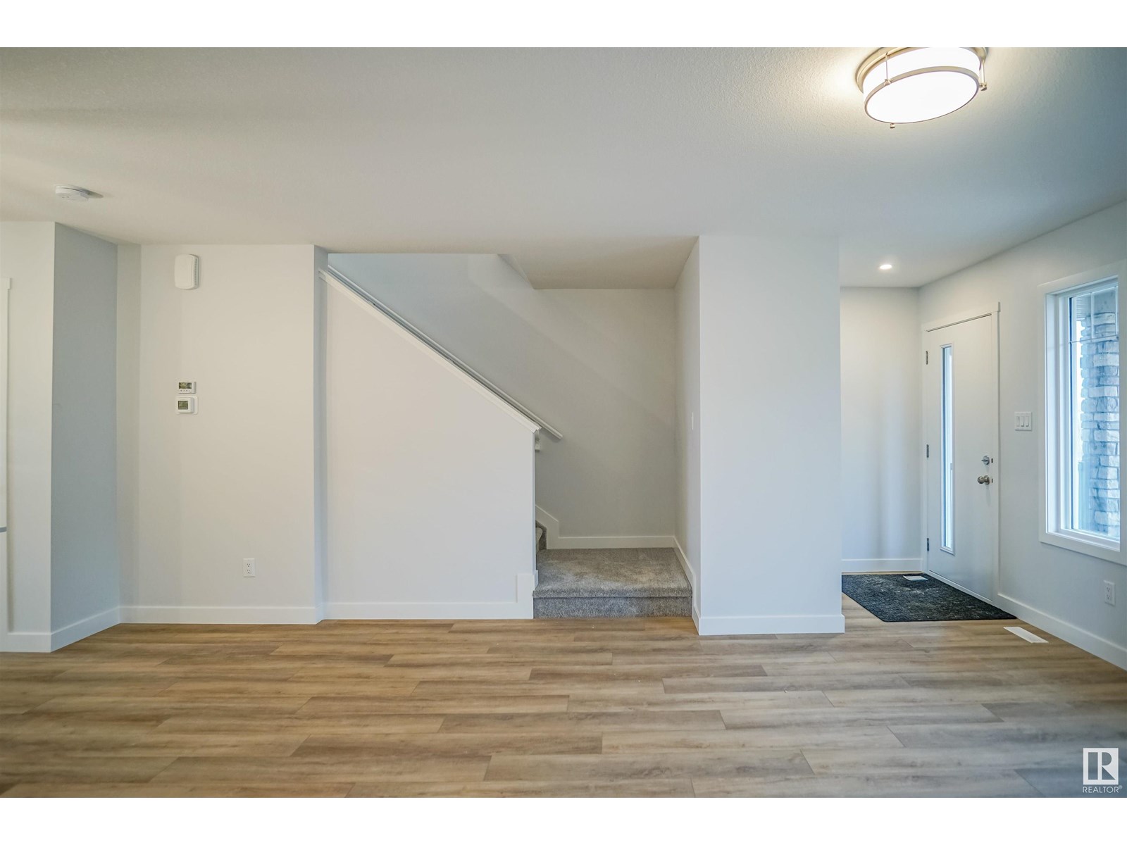1072 MCLEOD AV