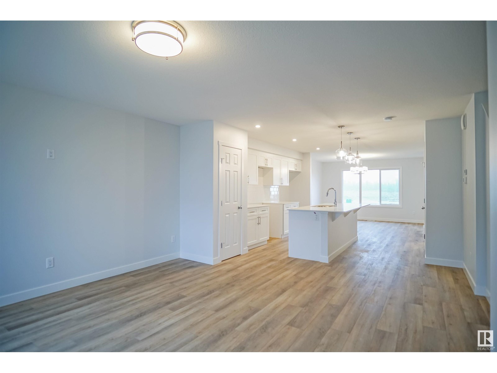 1072 MCLEOD AV