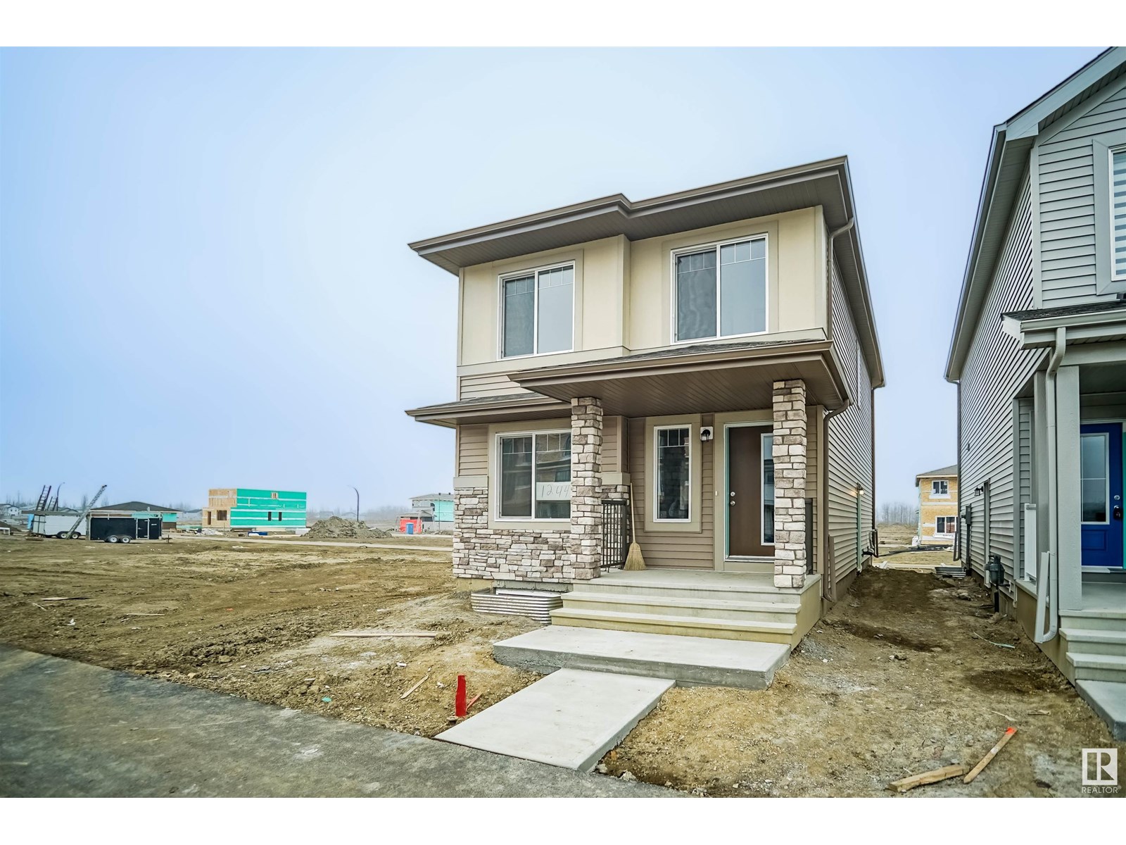 1072 MCLEOD AV