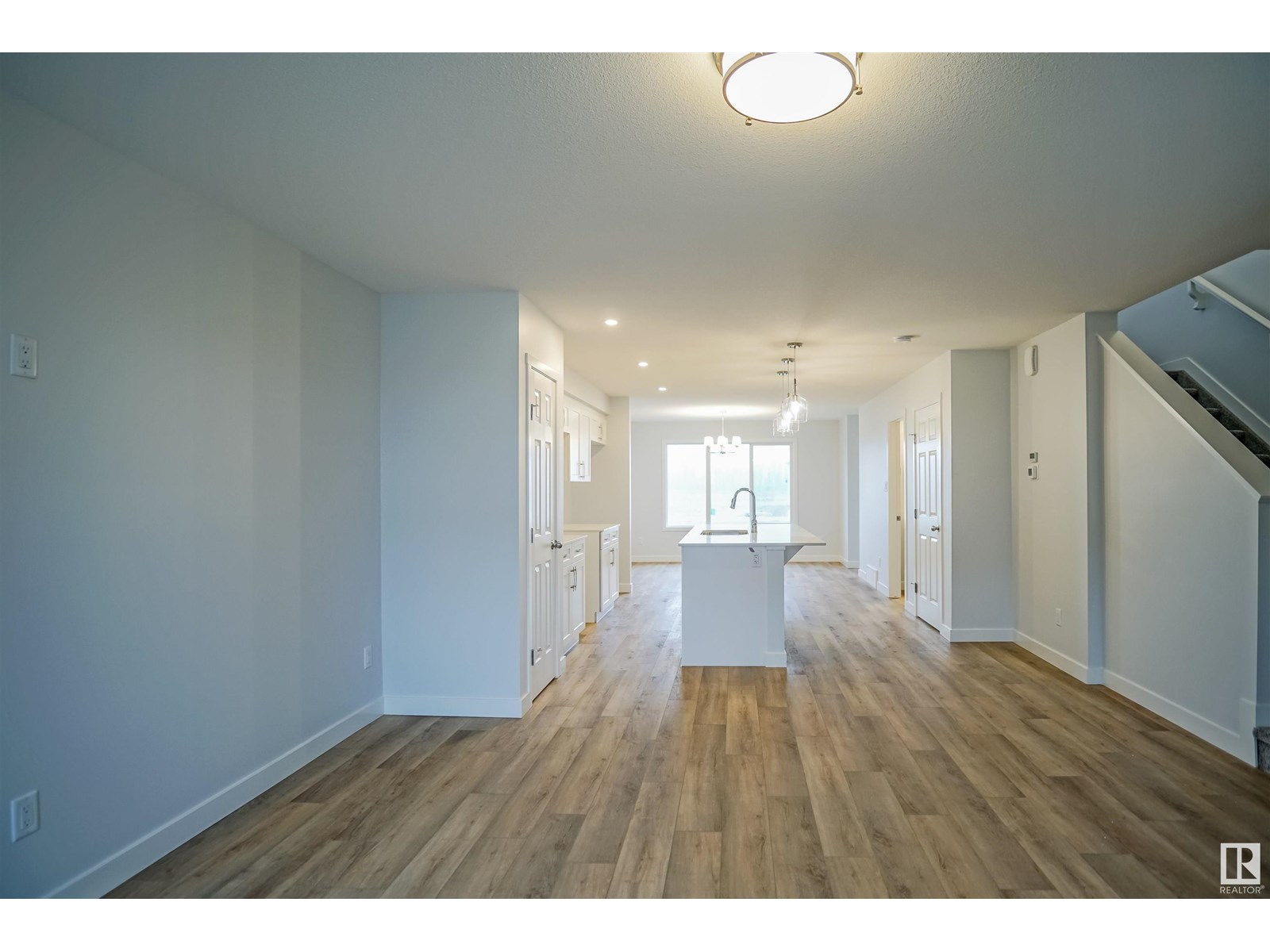 1072 MCLEOD AV