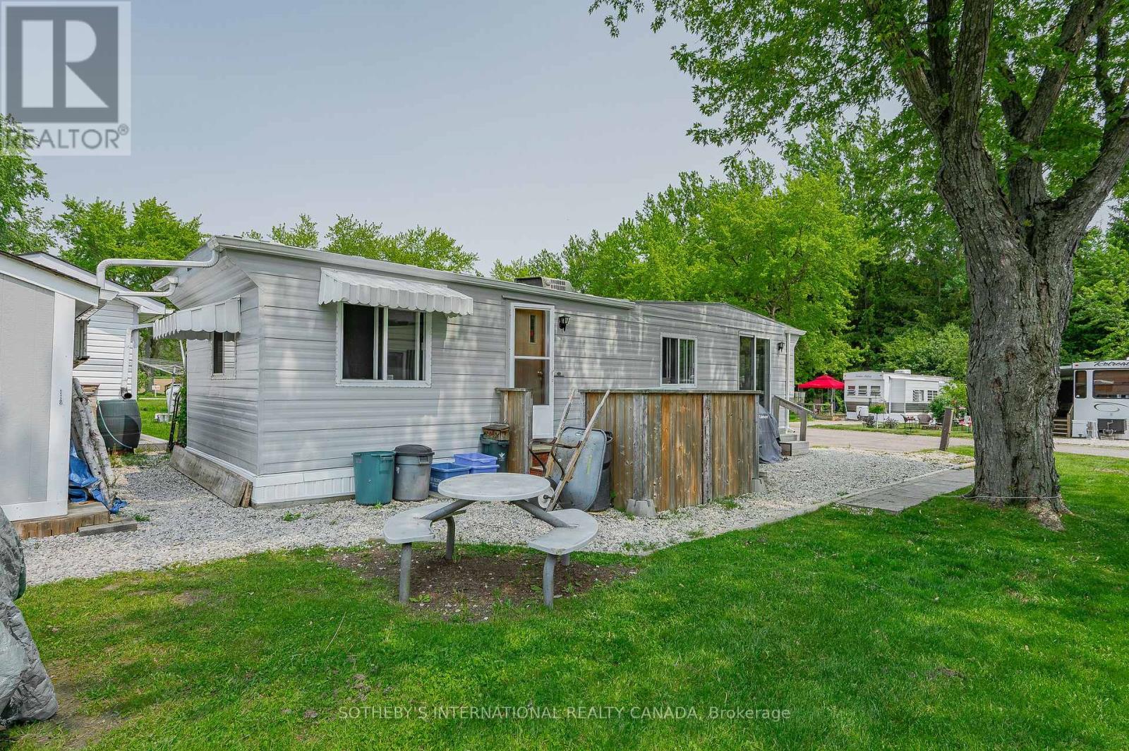 215 - 580 BEAVER CREEK ROAD