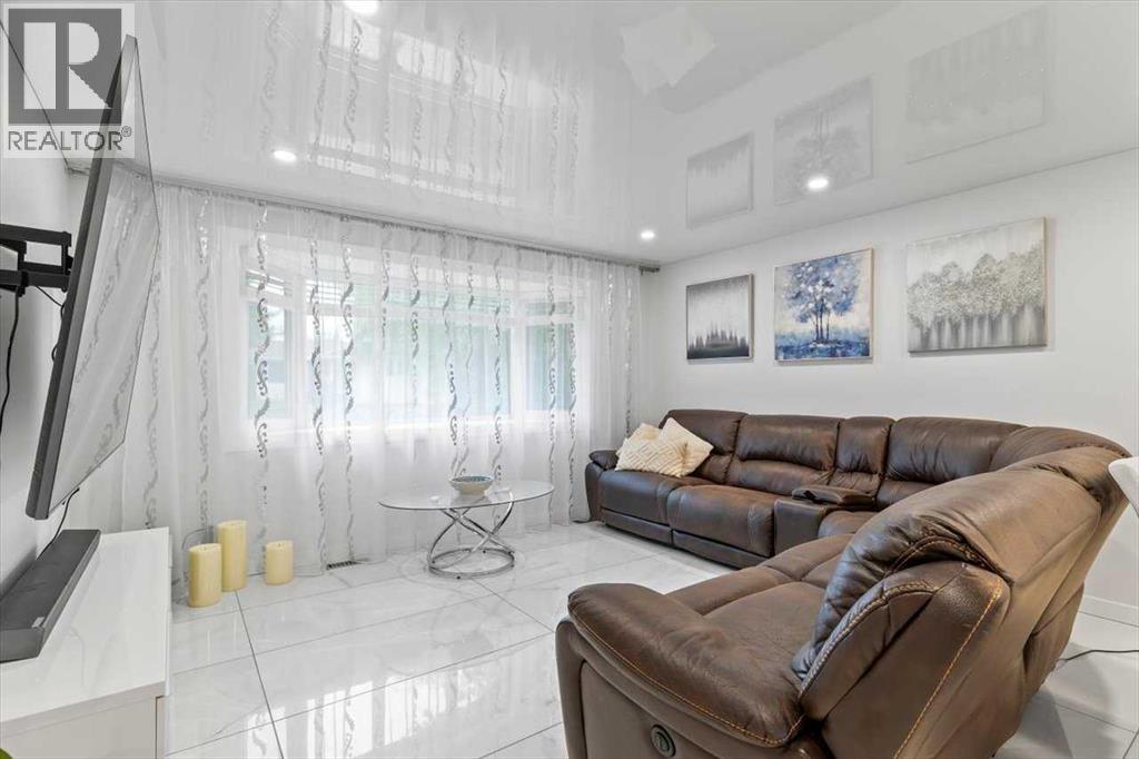 343 Queen Tamara Way SE