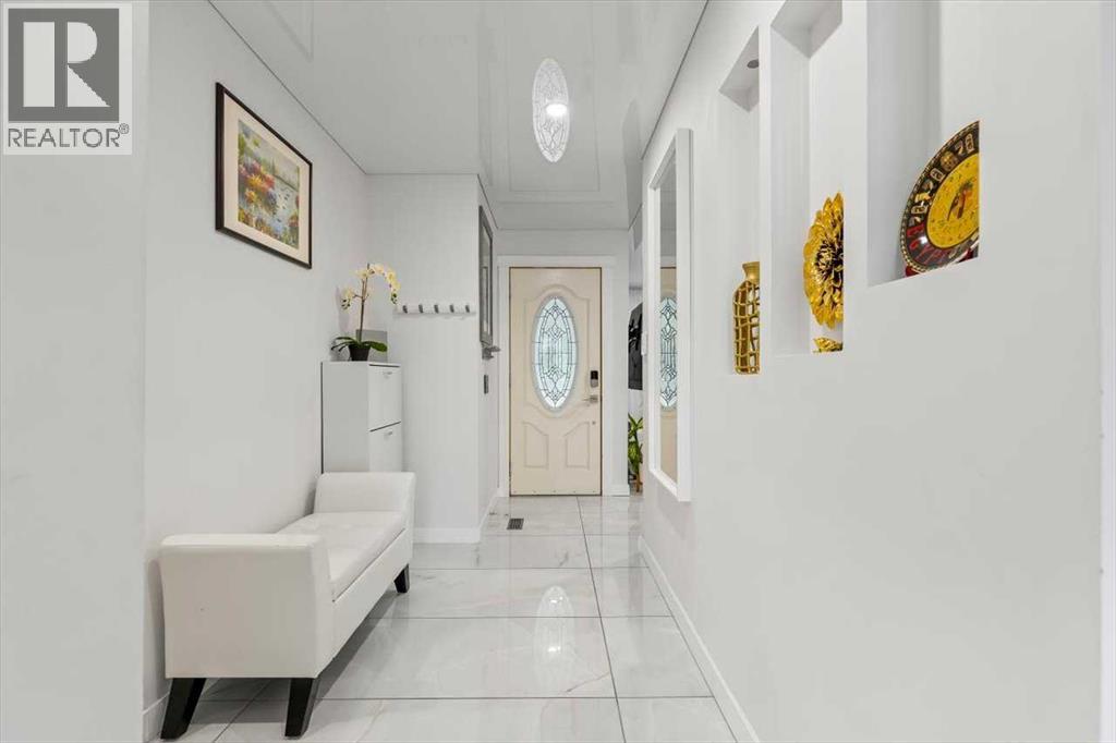 343 Queen Tamara Way SE