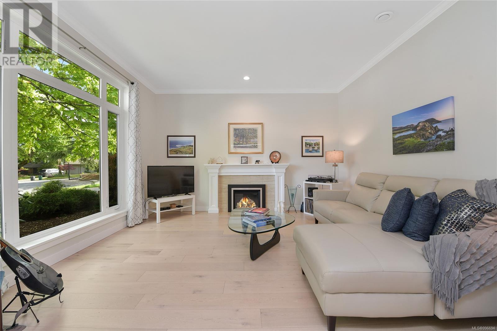 2299 Greenlands Rd
