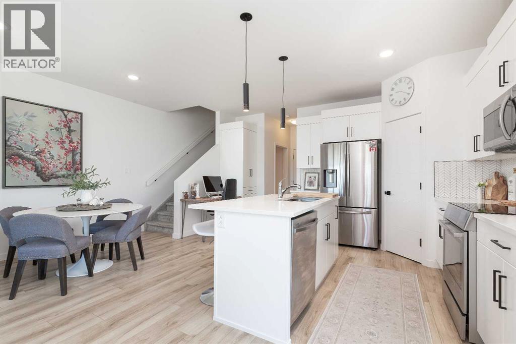 208, 210 Firelight Way W
