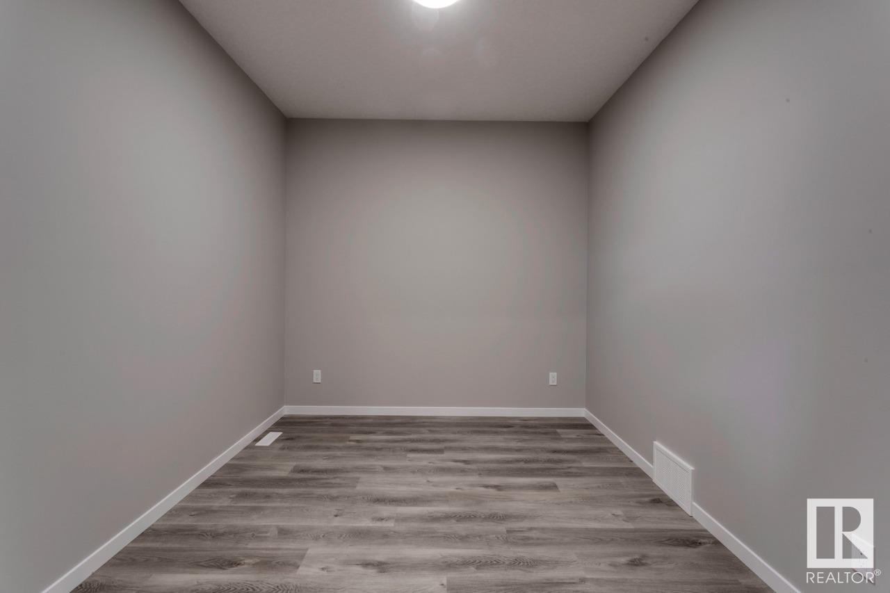 9483 228 ST NW