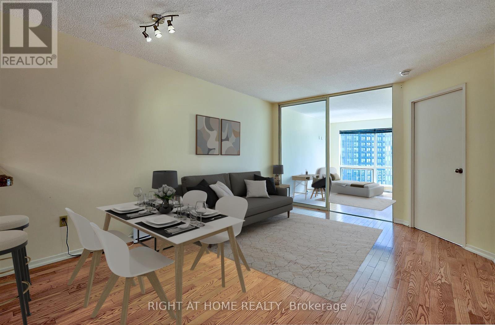 1110 - 1001 BAY STREET