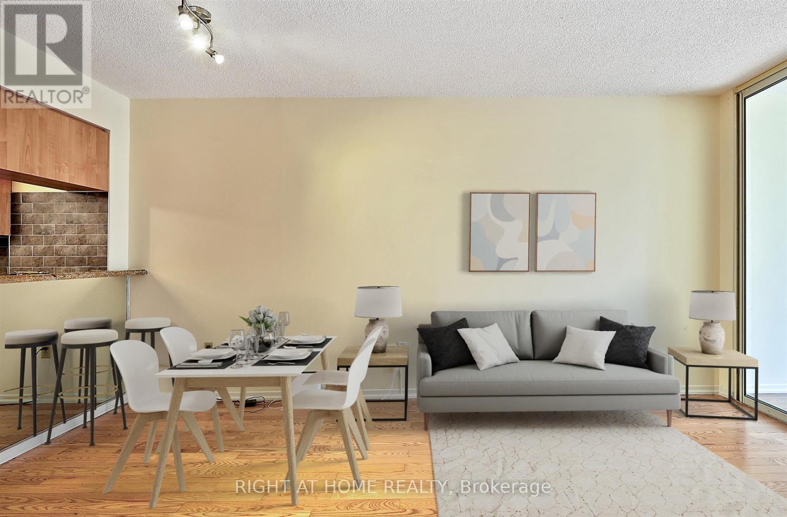 1110 - 1001 BAY STREET