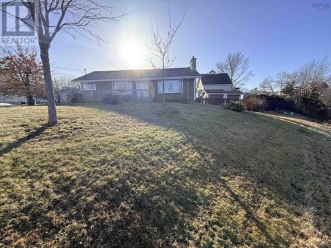 31 Allen Street Glace Bay NS B1A1X7