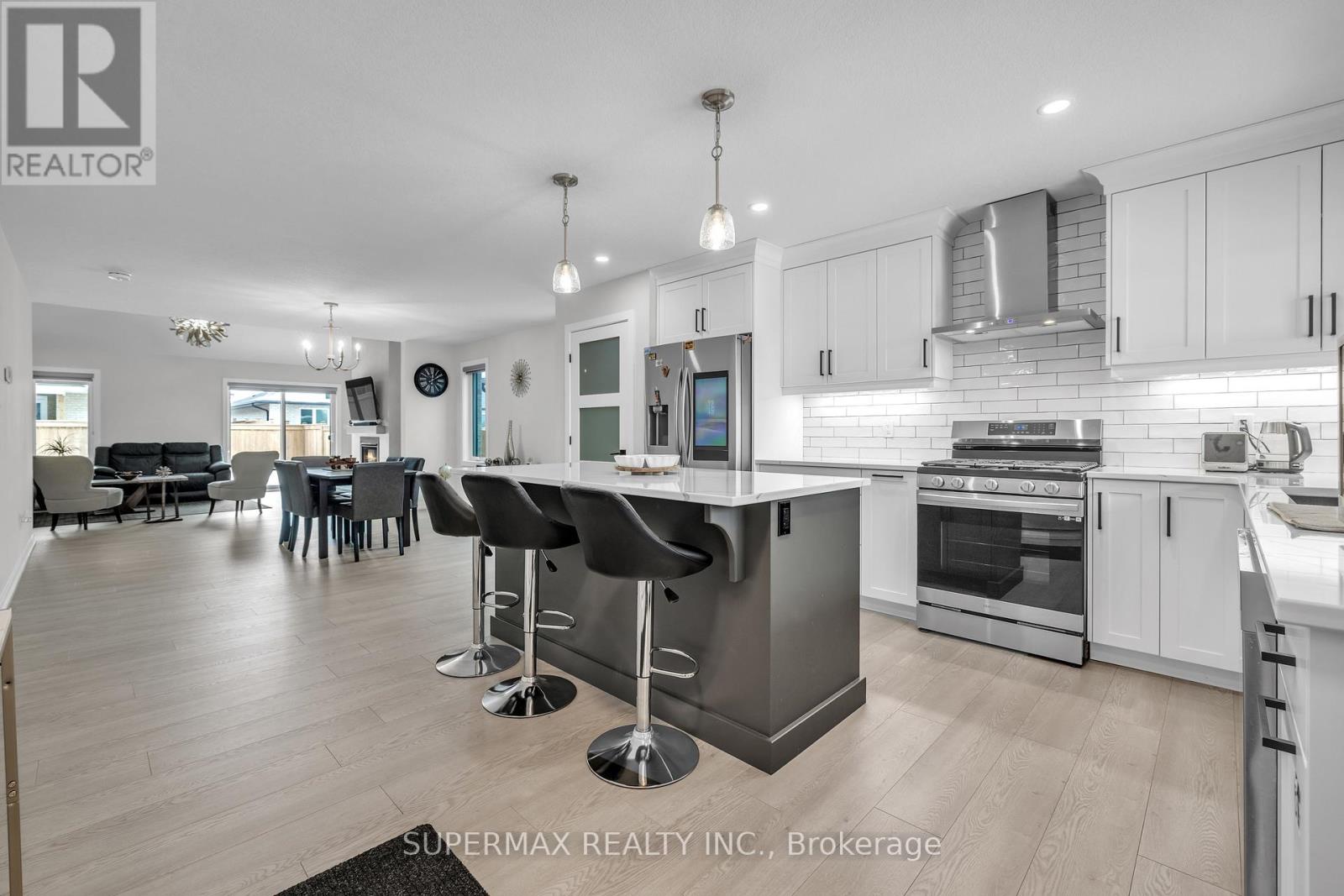 49 FEATHERS CROSSING