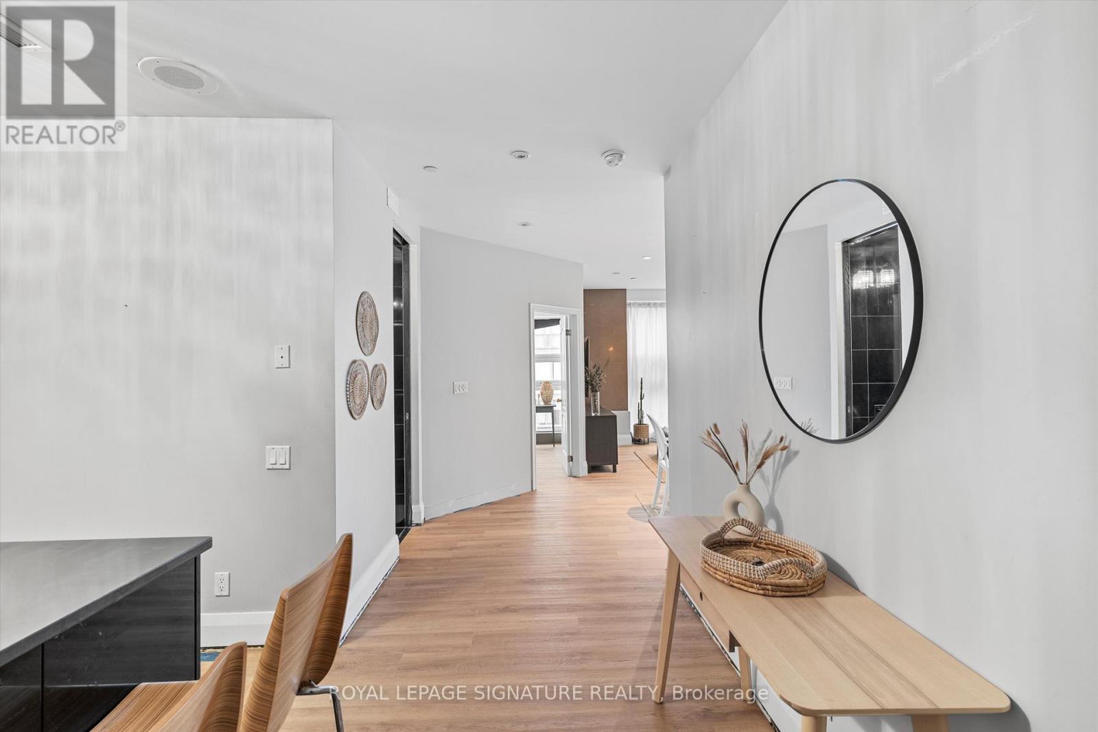 1201 - 393 KING STREET W