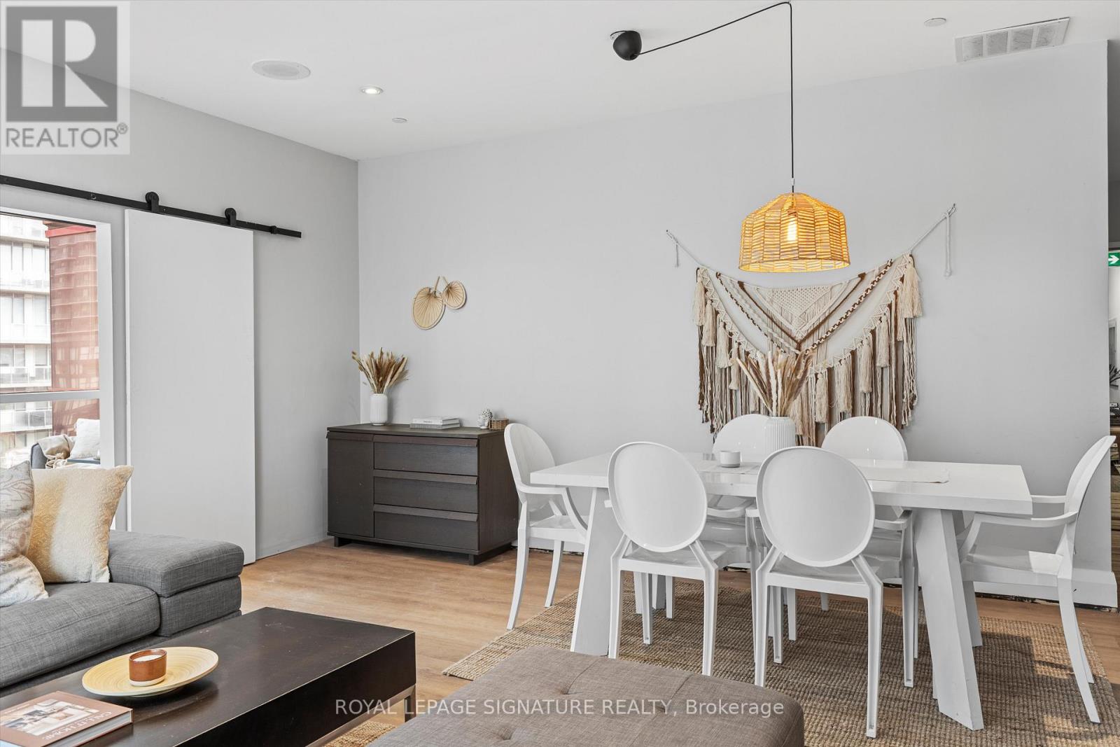 1201 - 393 KING STREET W