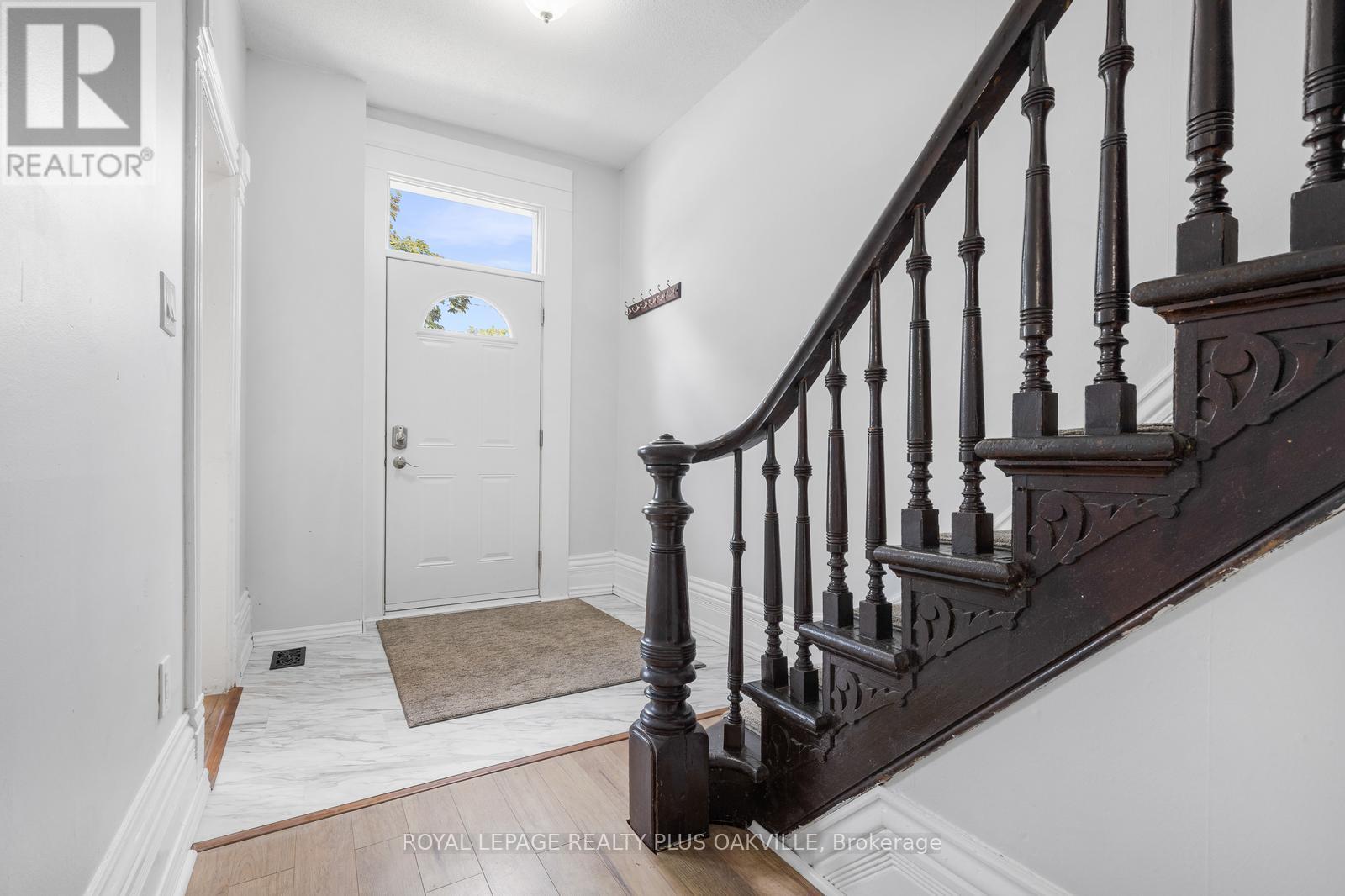 213 DARLING STREET