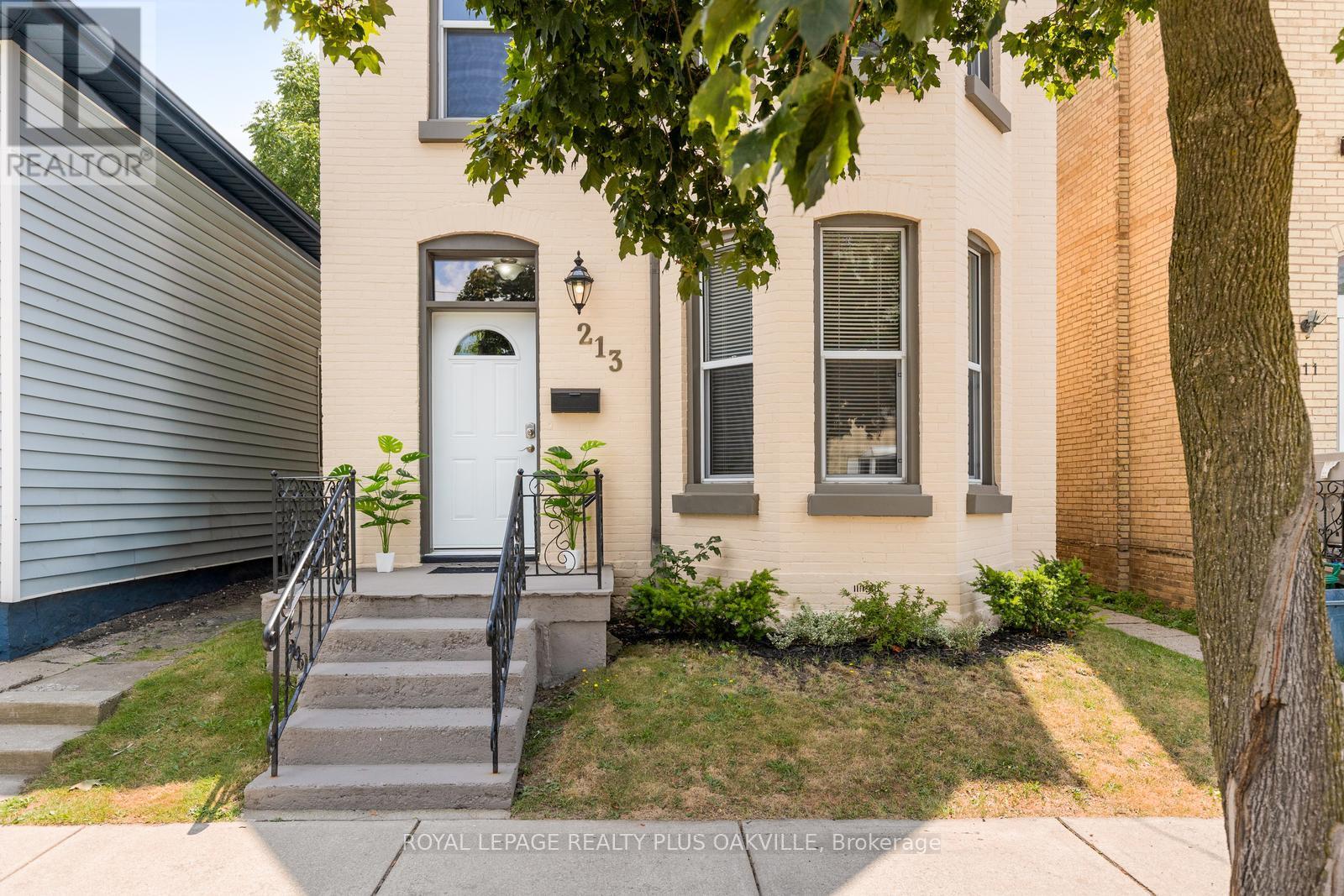 213 DARLING STREET