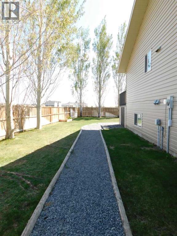 136 Meadowbrook Drive E