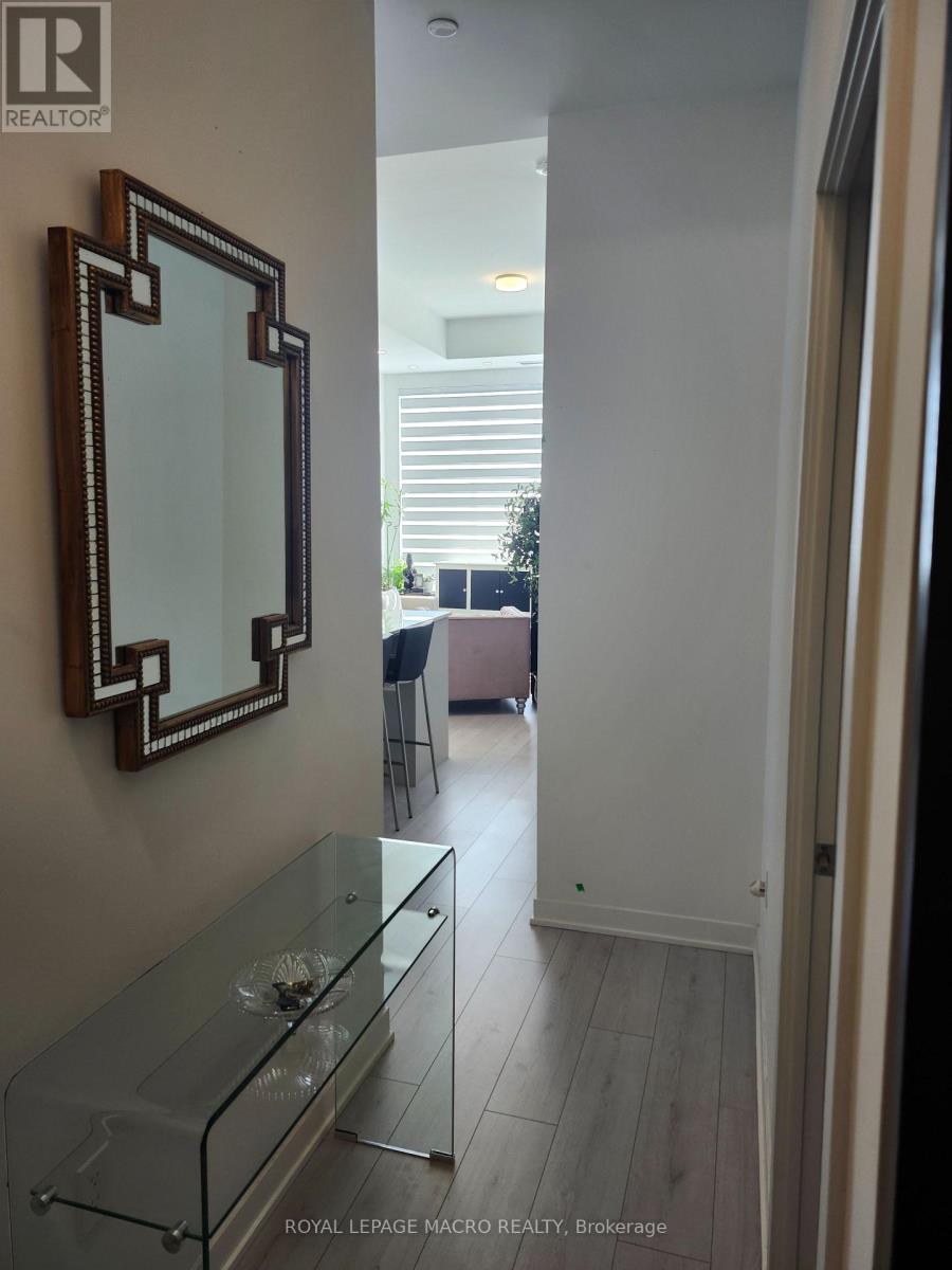 114 - 395 DUNDAS STREET W