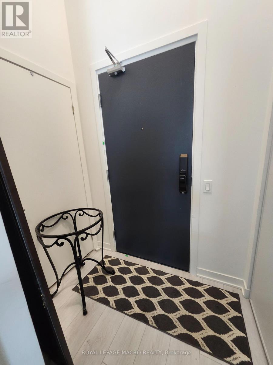 114 - 395 DUNDAS STREET W