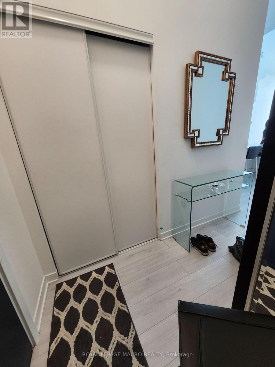 114 - 395 DUNDAS STREET W