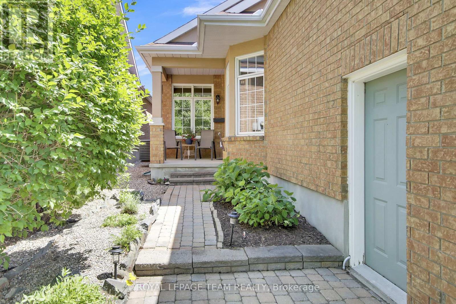8 STONECROFT TERRACE