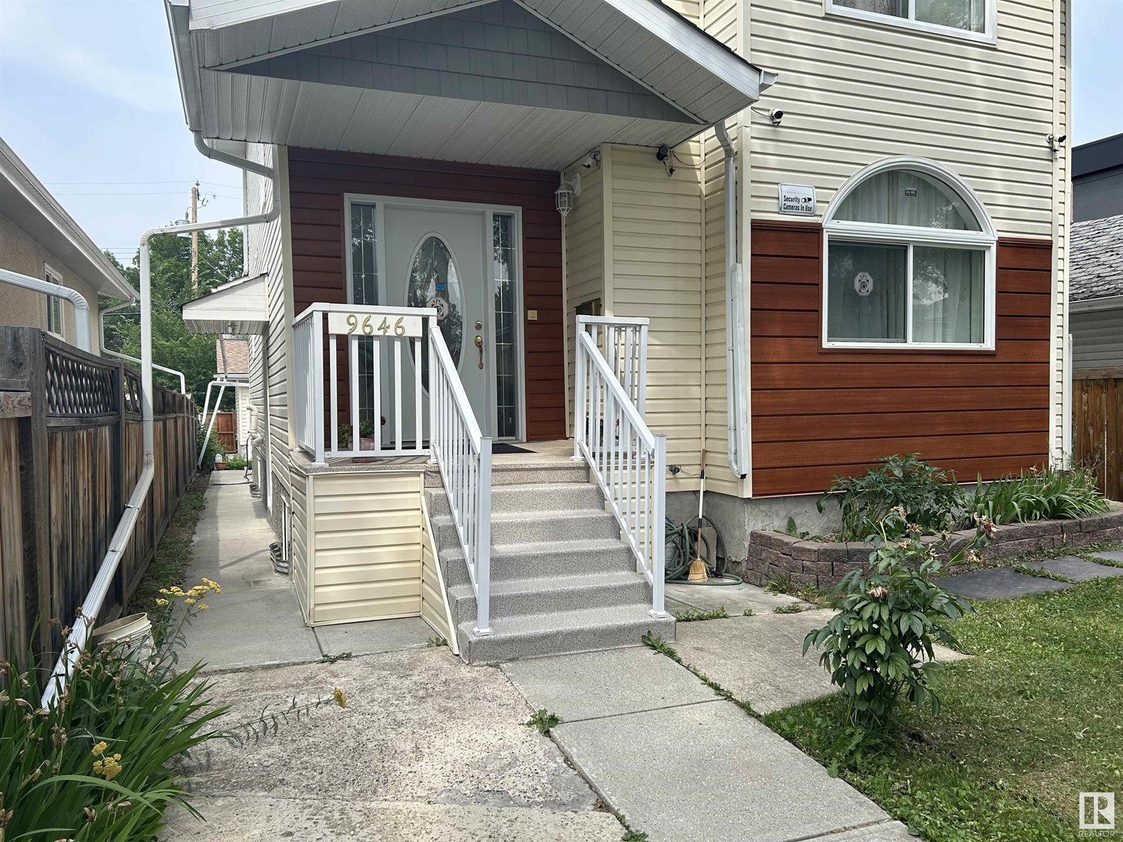 9646 73 AV NW