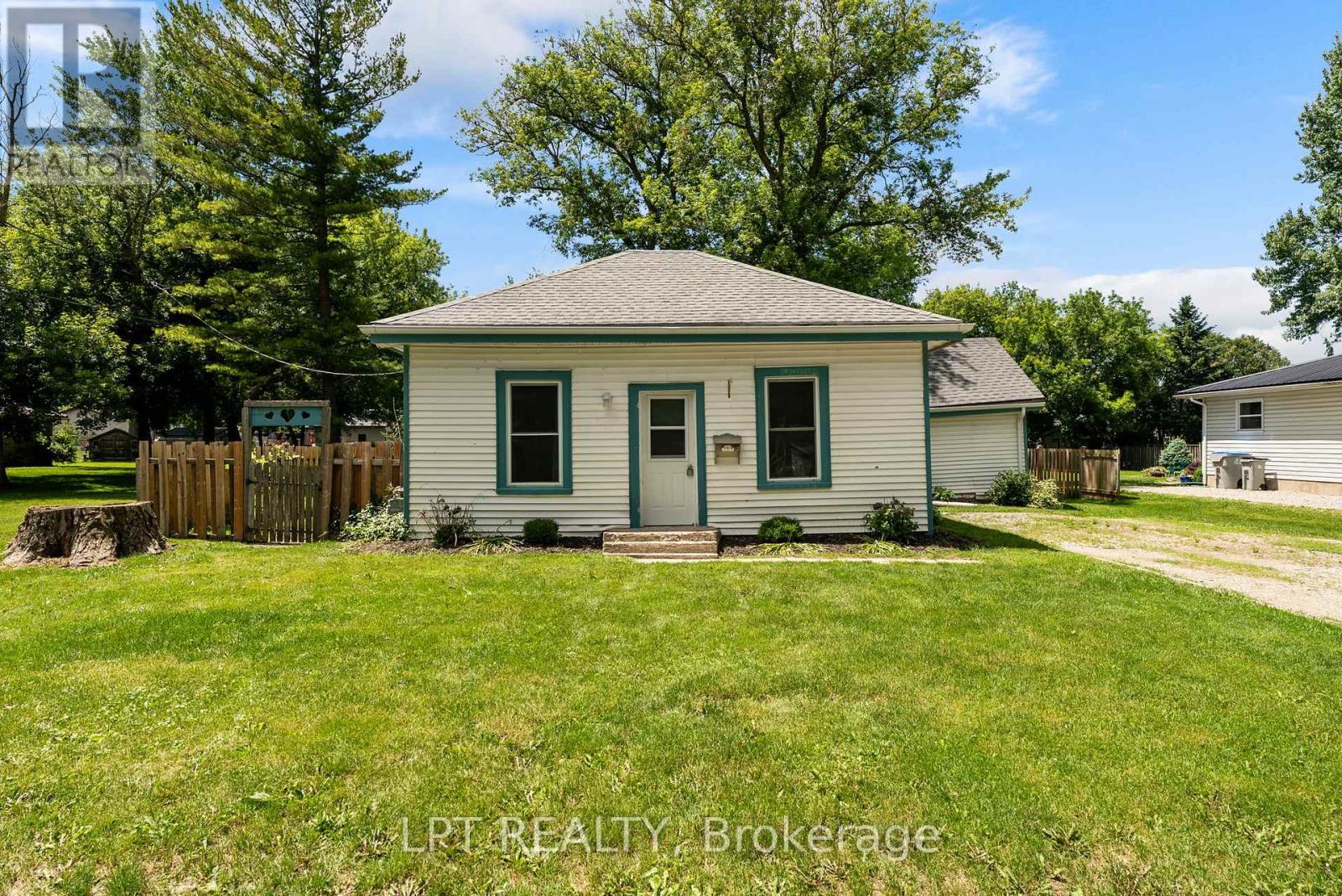 Photo 1 of 44 — 269 RICHMOND STREET, North Middlesex (Parkhill), ON N0M2K0