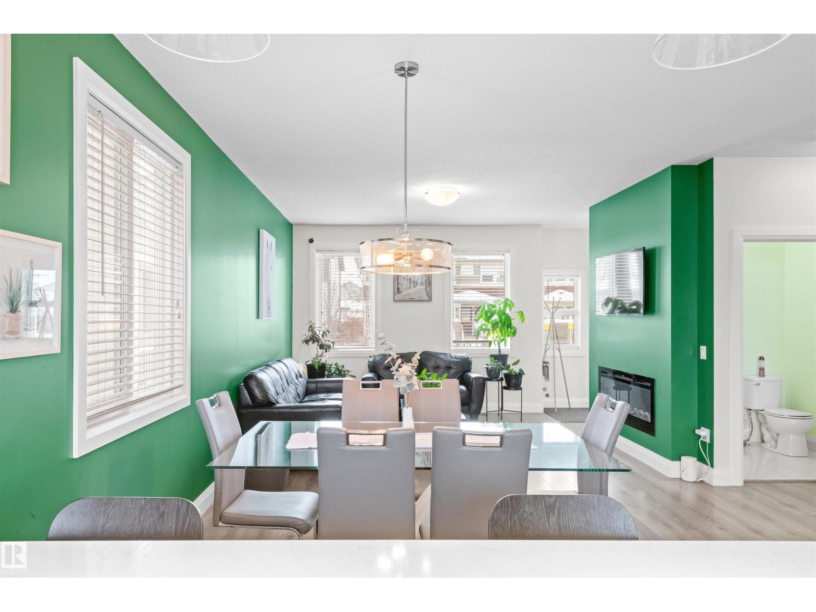389 CHARLESWORTH DR SW