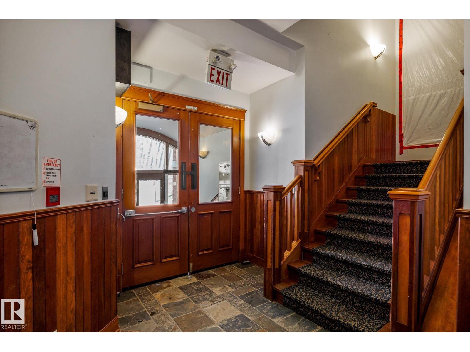 #204 10141 95 ST NW