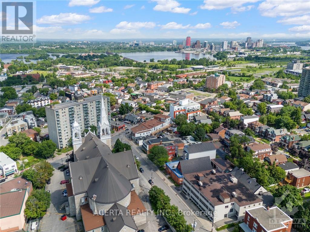 1008 WELLINGTON STREET W