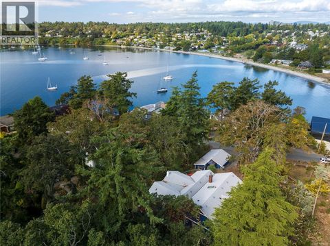 2710 Sea View Rd Saanich BC V8N1K8