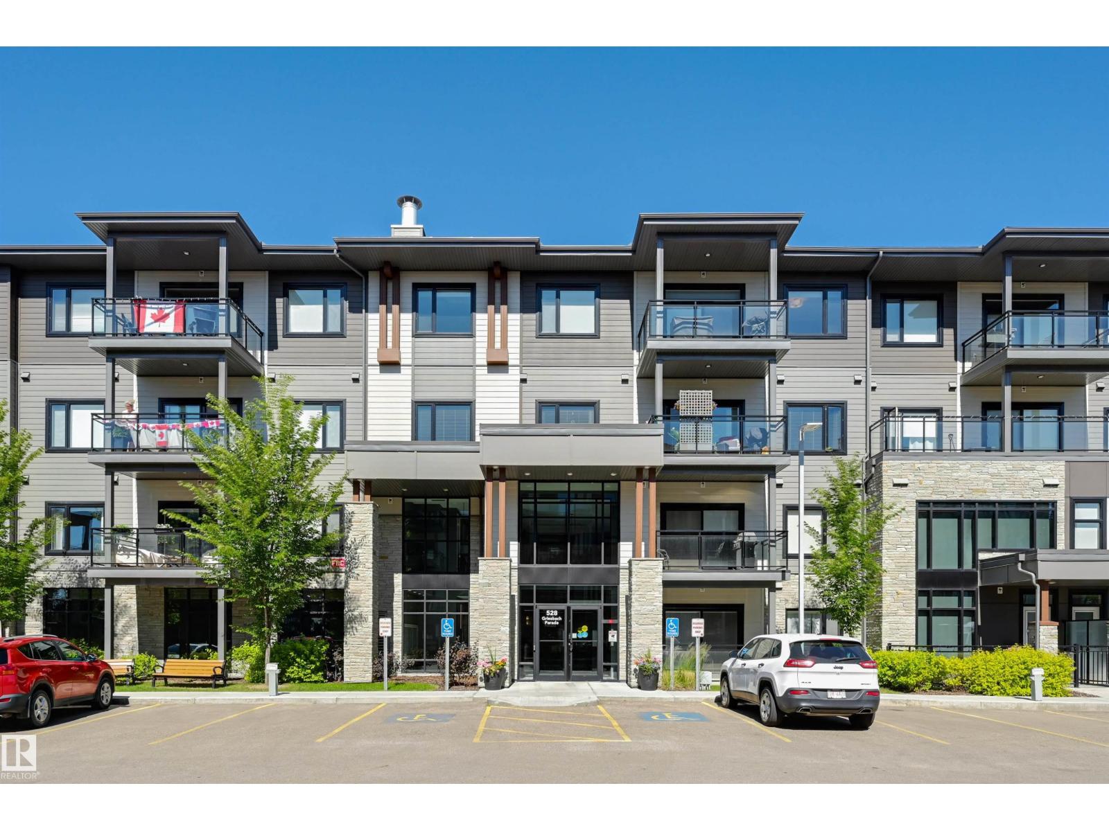 #406 528 Griesbach PR NW